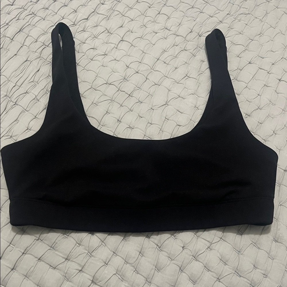 Black Women's Vuori daily sports bra XS
